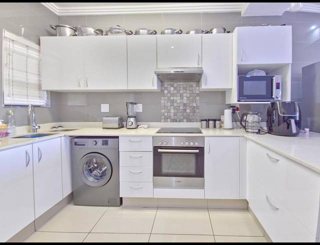 2 BEDROOM APARTMENT FOR SALE IN UMHLANGA RIDGE